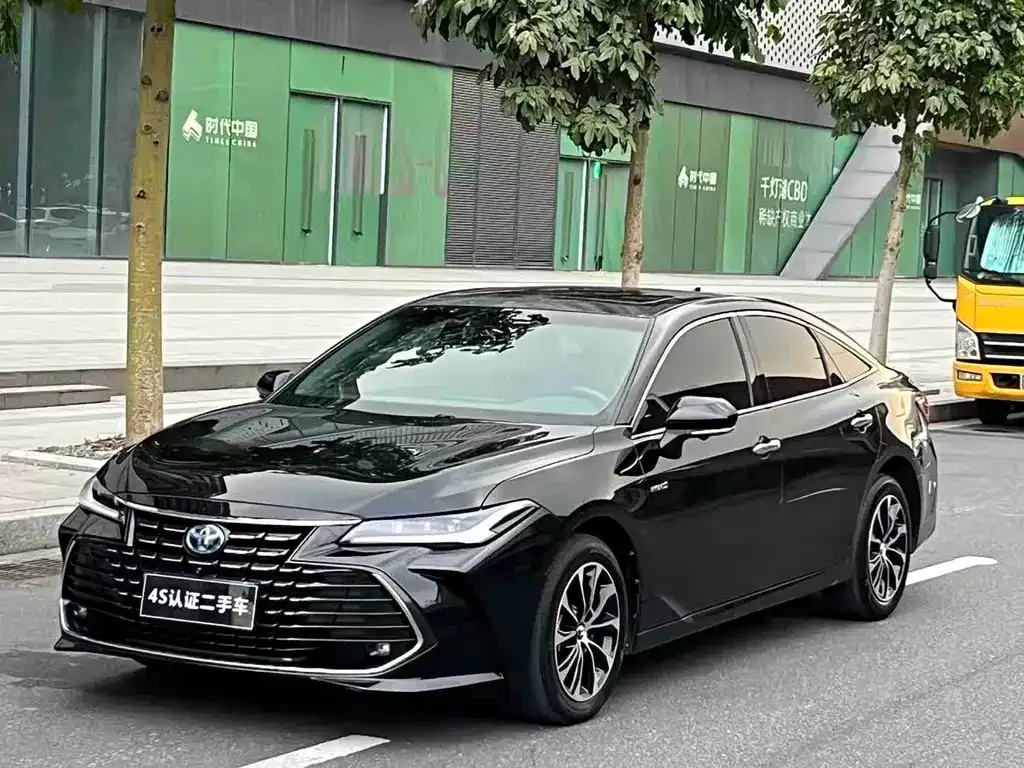 Toyota Avalon — фото 1