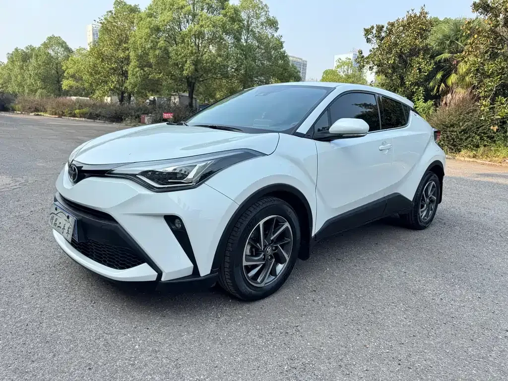 Toyota C-HR — фото 1