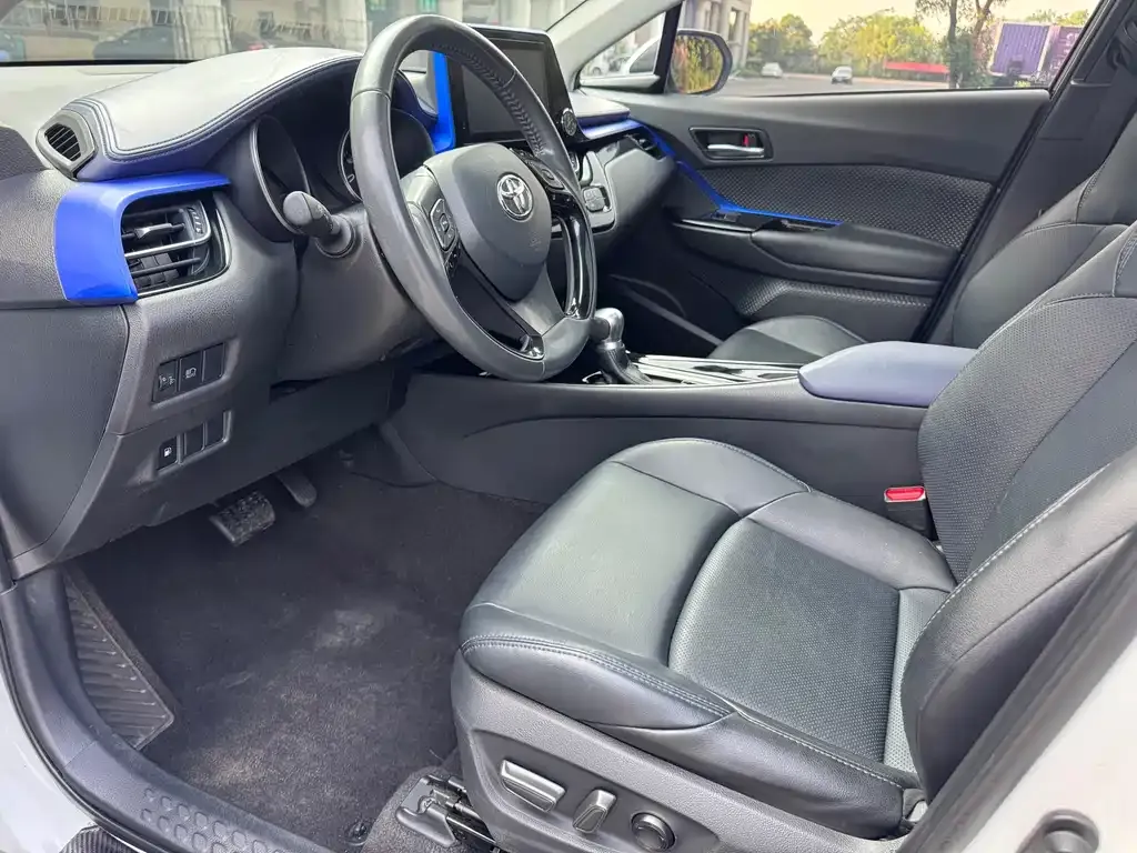 Toyota C-HR — фото 2