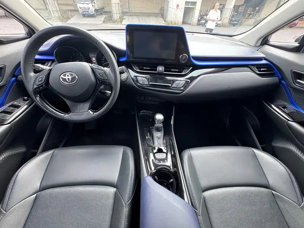 Toyota C-HR — фото 4