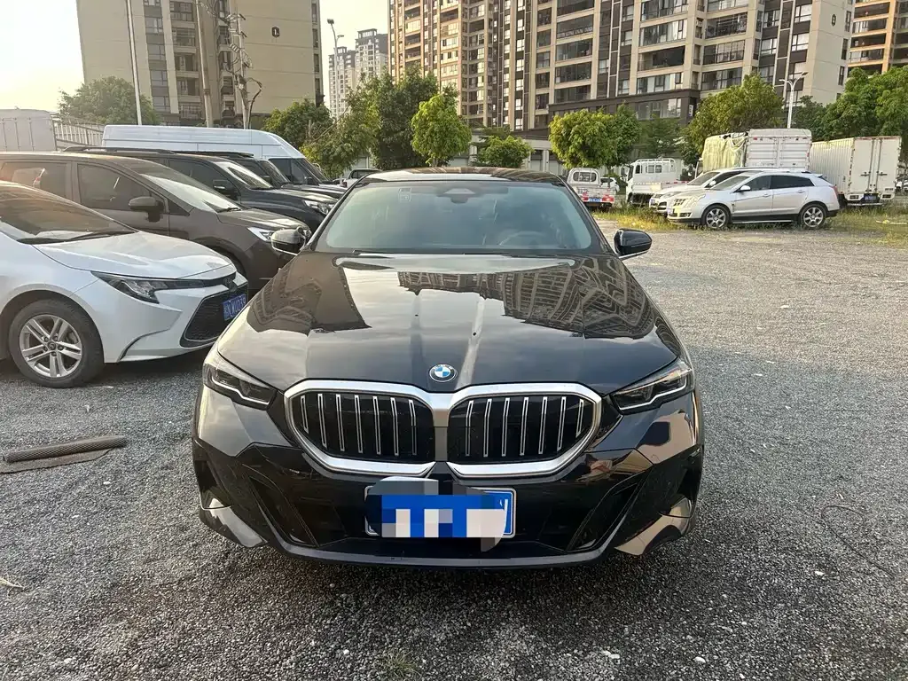 BMW 5 Series — фото 2