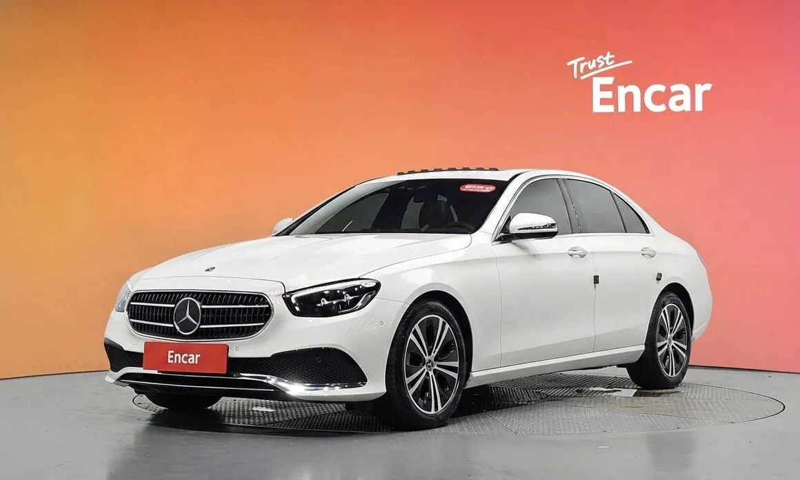Mercedes-Benz E-Class — фото 1