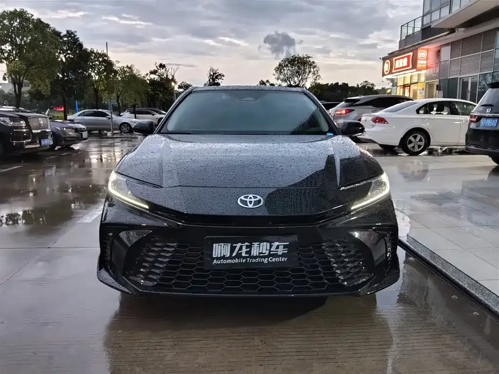 Toyota Camry — фото 7