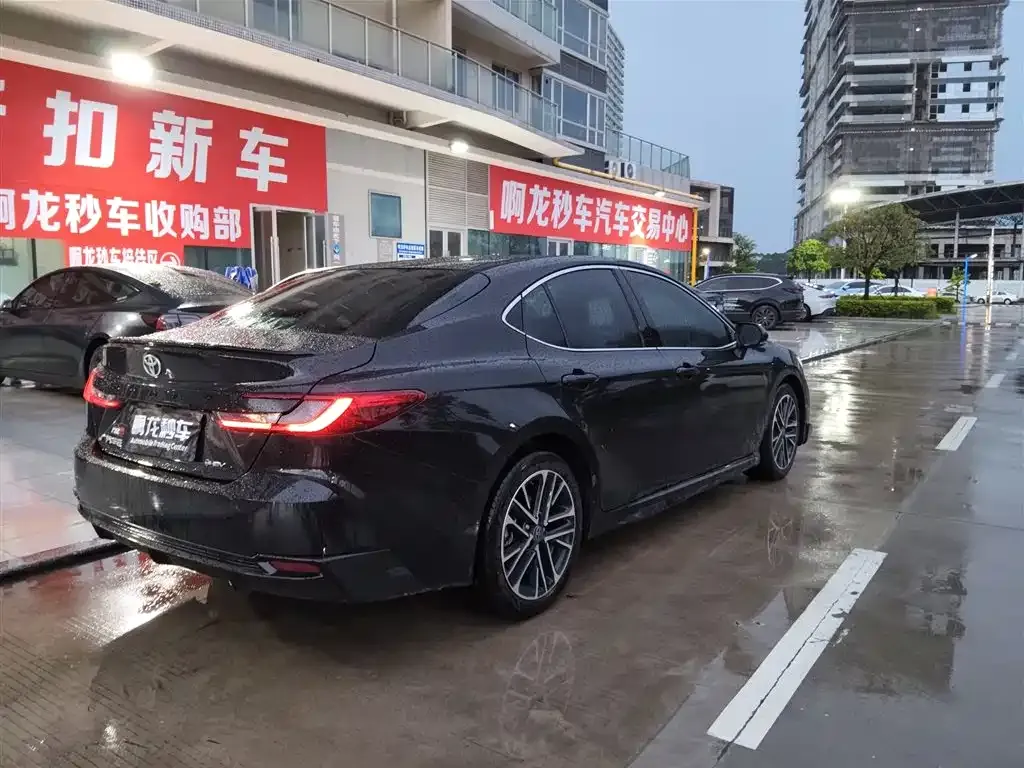 Toyota Camry — фото 6