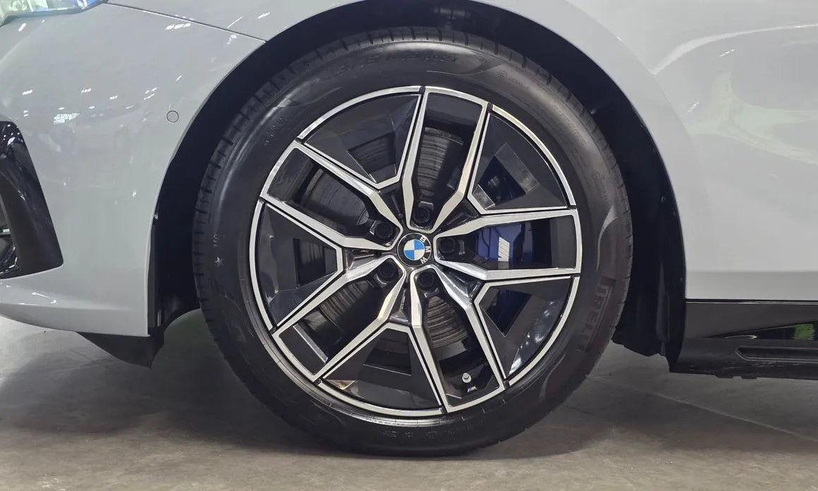 BMW i5 — фото 2