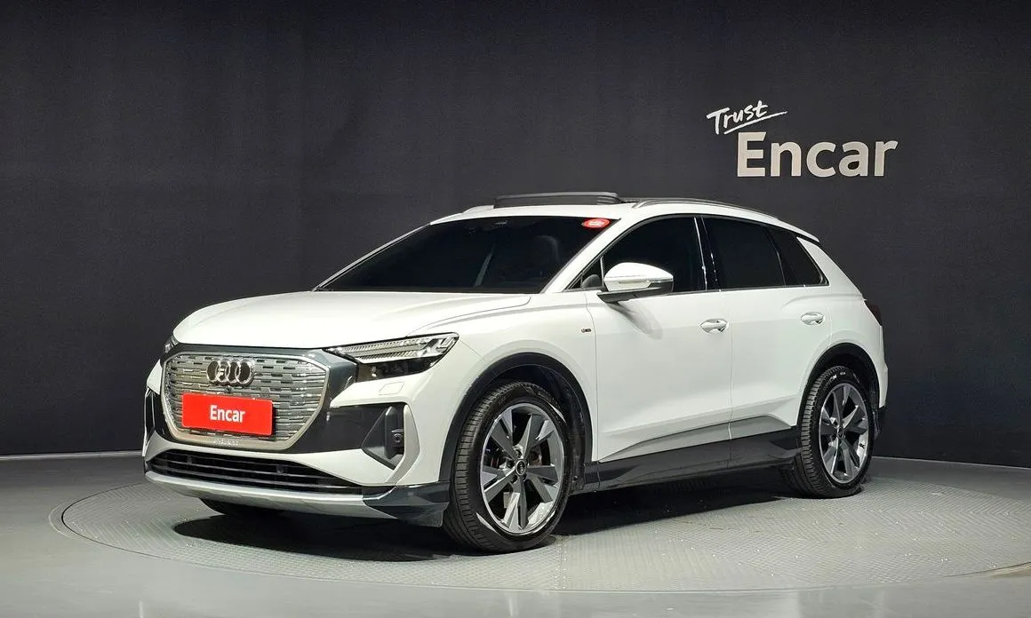 Audi Q4 e-tron — фото 1