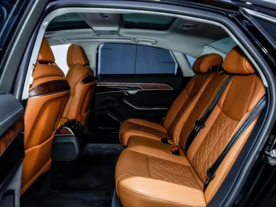 Audi A8 — фото 5