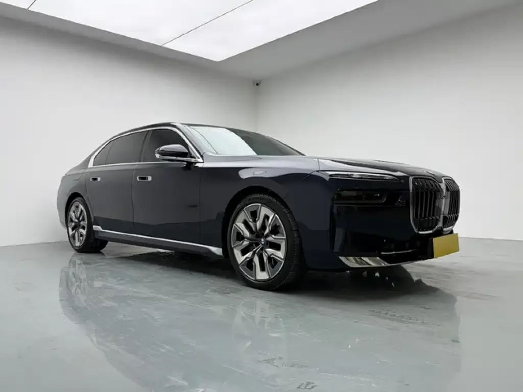 BMW 7 Series — фото 10