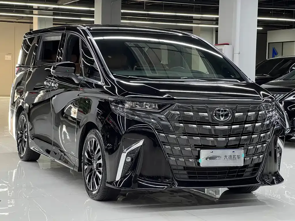 Toyota Alphard — фото 9
