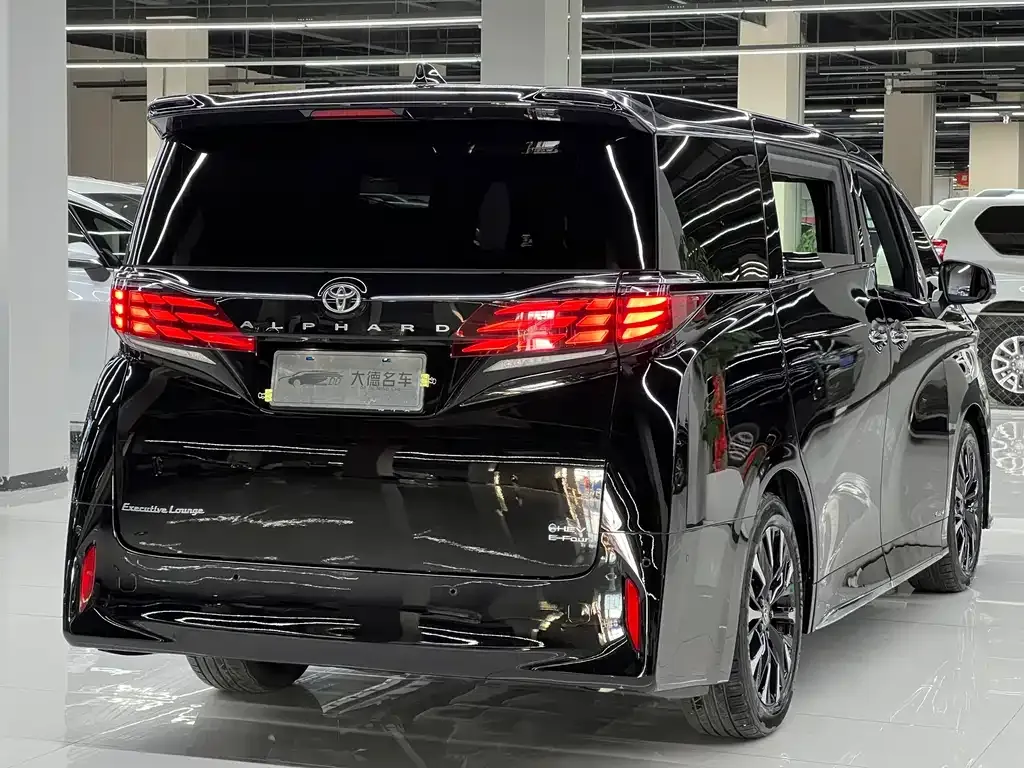 Toyota Alphard — фото 6