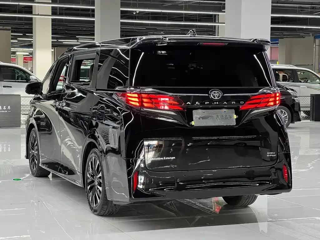 Toyota Alphard — фото 10