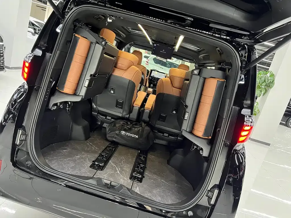 Toyota Alphard — фото 4