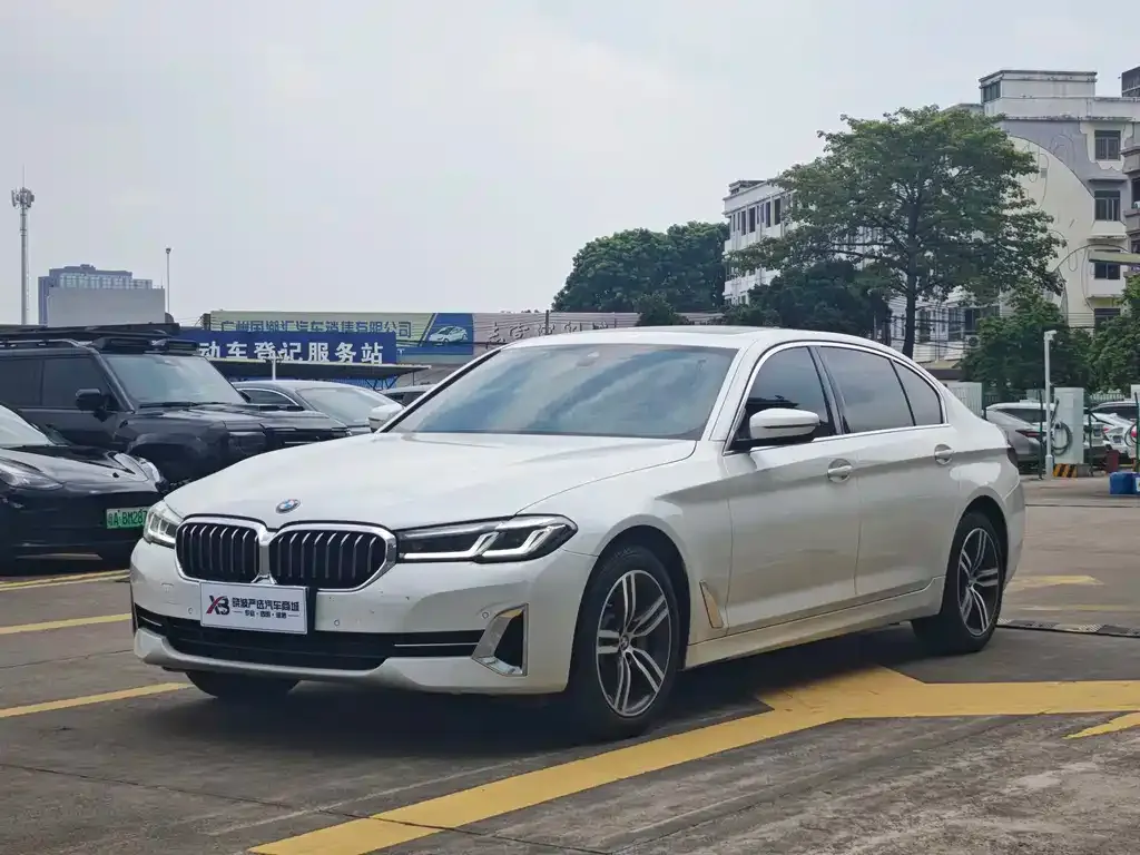 BMW 5 Series — фото 1