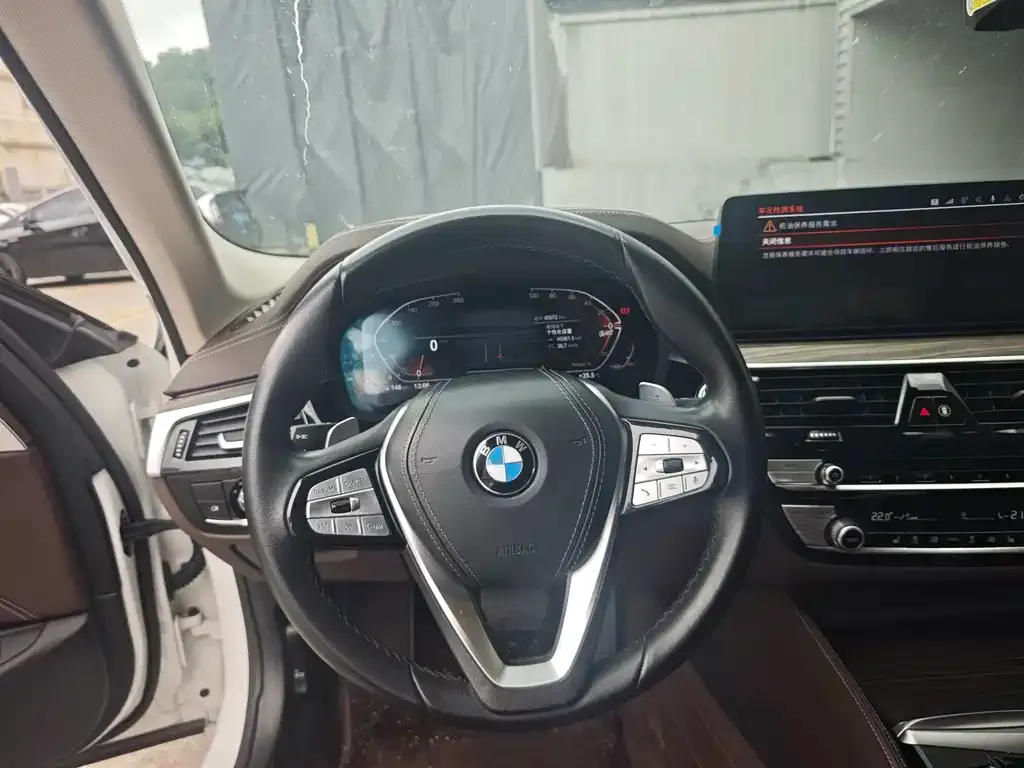 BMW 5 Series — фото 10