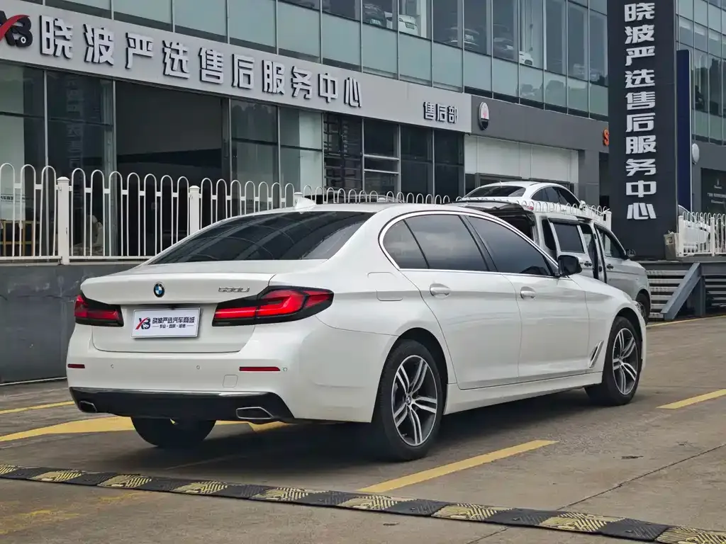 BMW 5 Series — фото 9