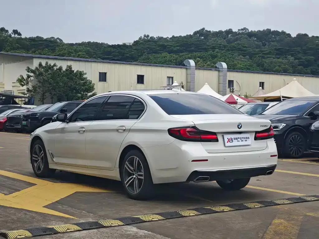 BMW 5 Series — фото 4