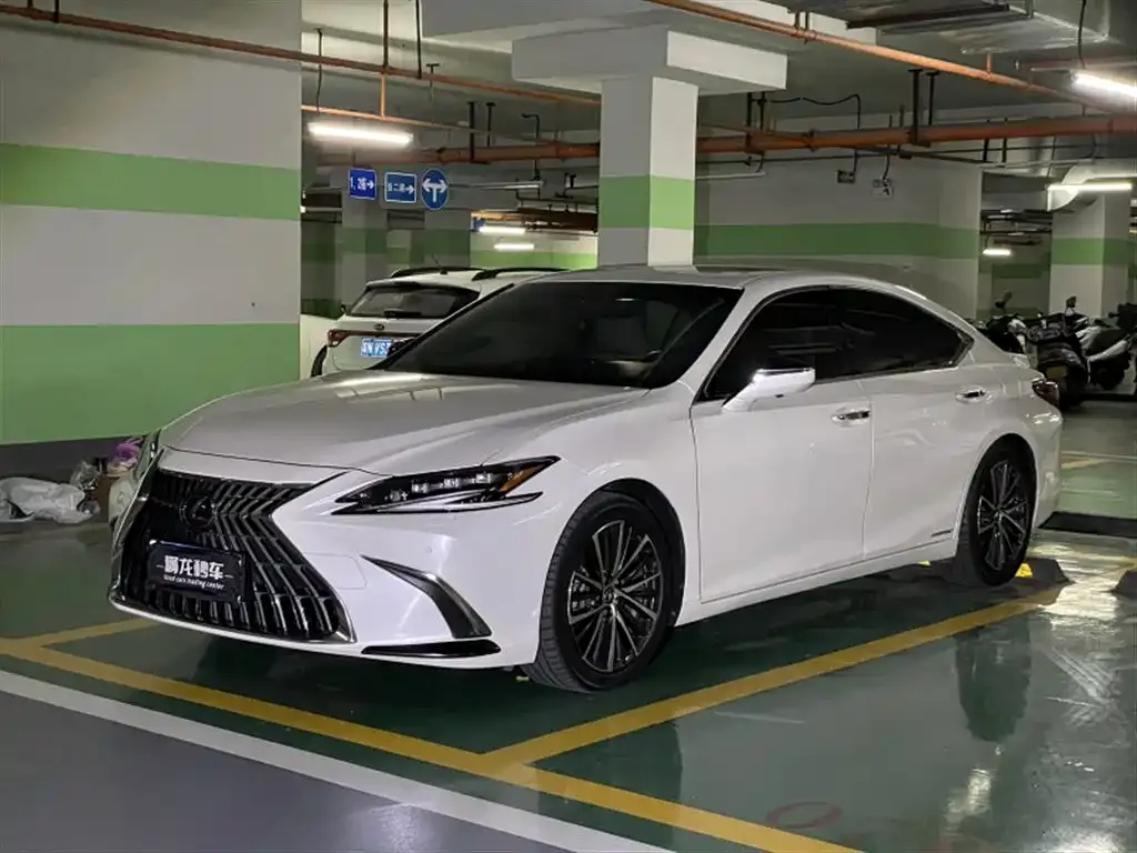 Lexus ES — фото 1