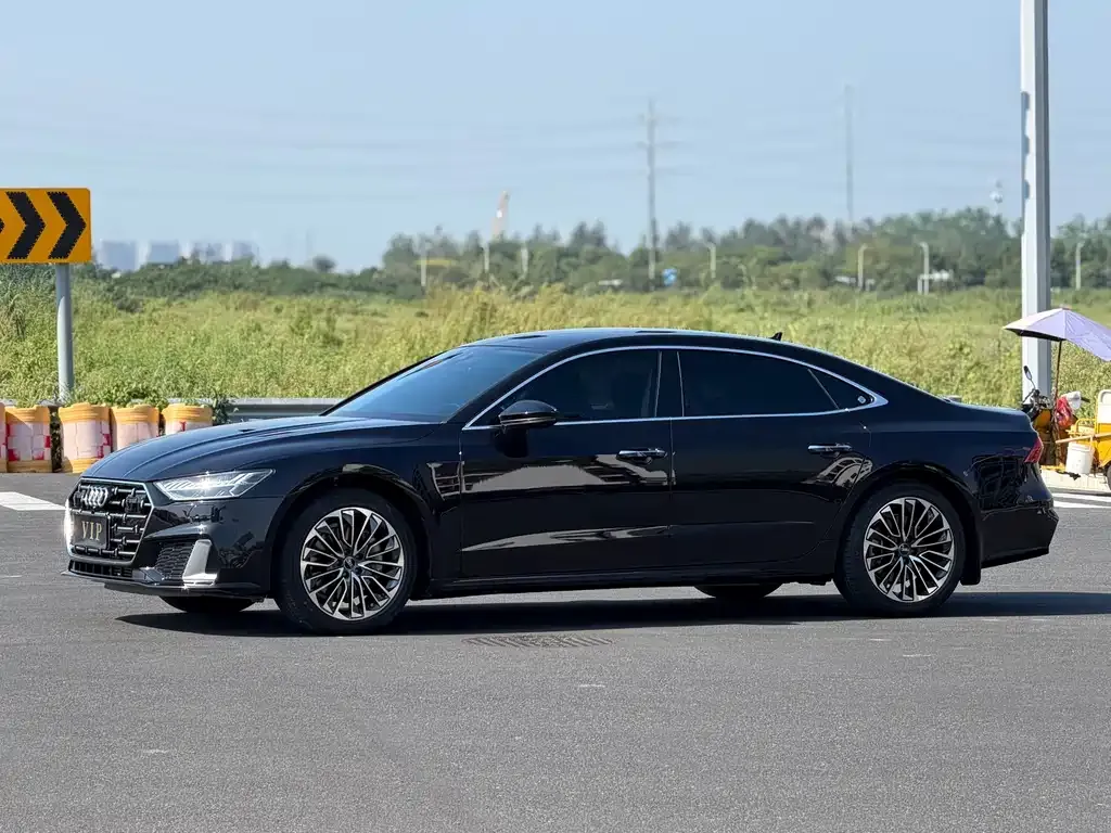 Audi A7L — фото 1