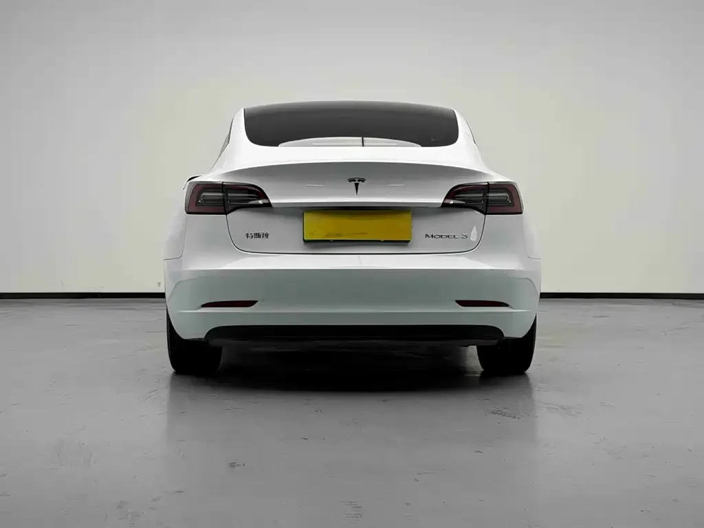 Tesla Model 3 — фото 10