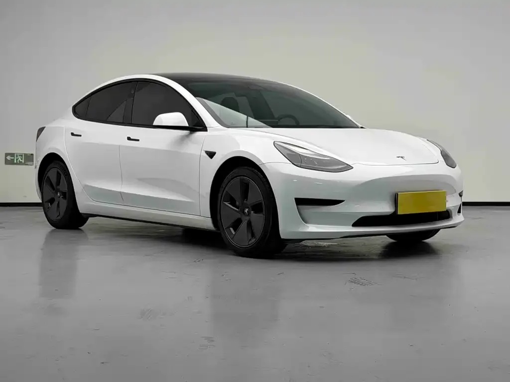 Tesla Model 3 — фото 9