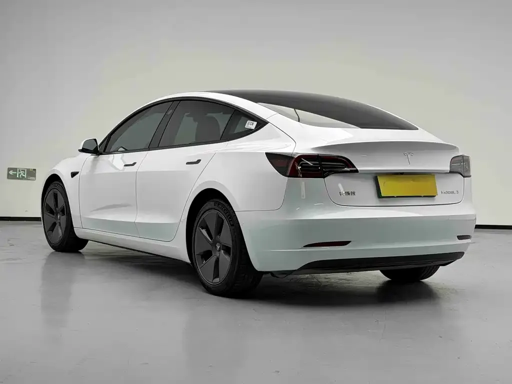 Tesla Model 3 — фото 4