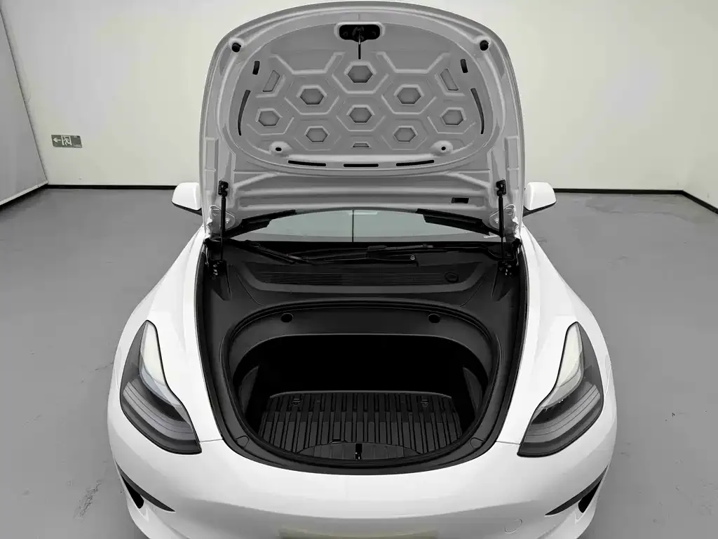 Tesla Model 3 — фото 7