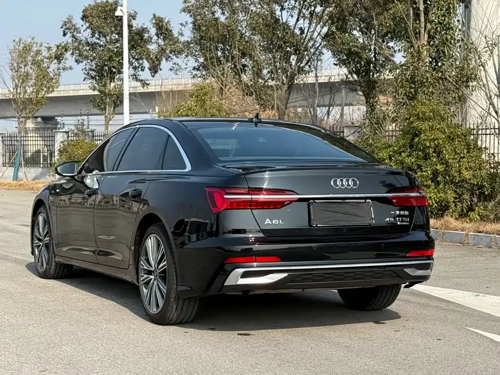 Audi A6L — фото 9