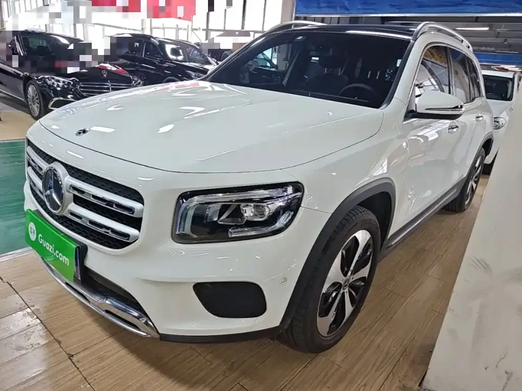 Mercedes-Benz GLB — фото 1