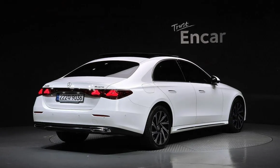 Mercedes-Benz E-Class — фото 2