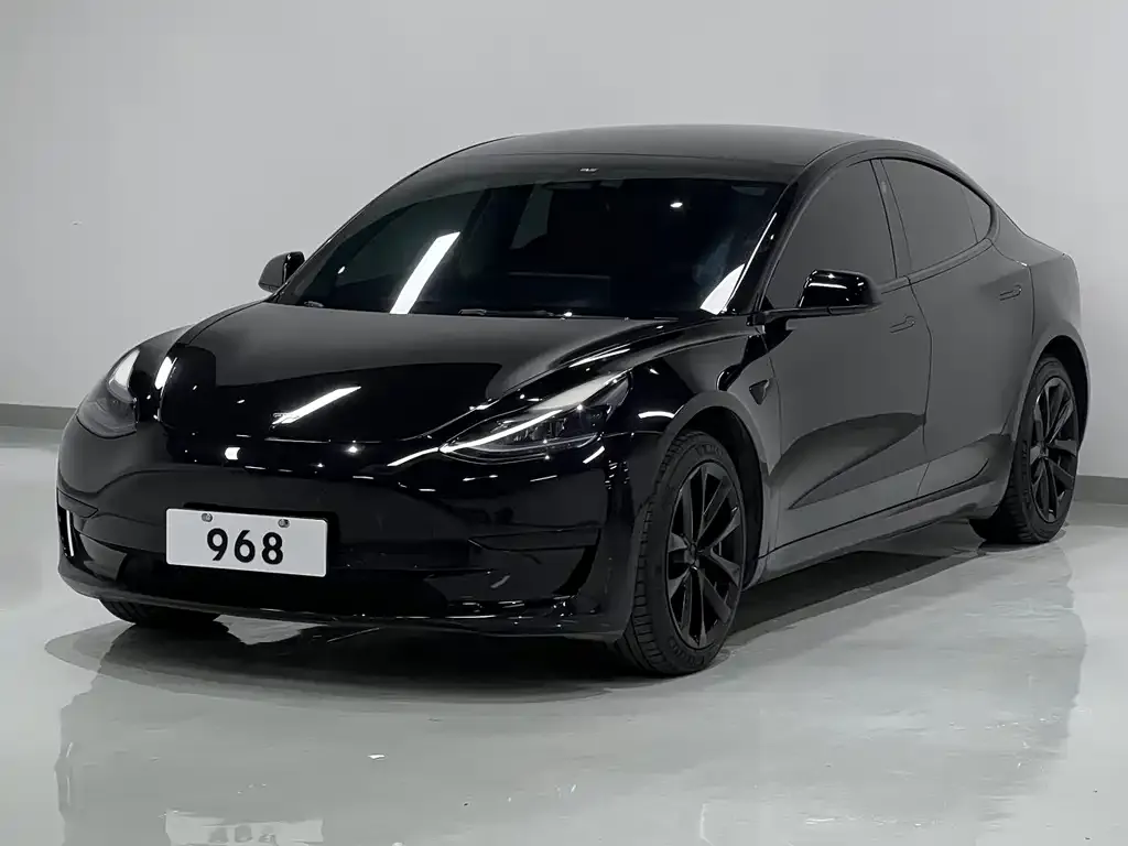 Tesla Model 3 — фото 1