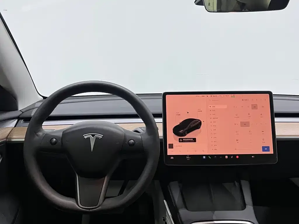 Tesla Model 3 — фото 9