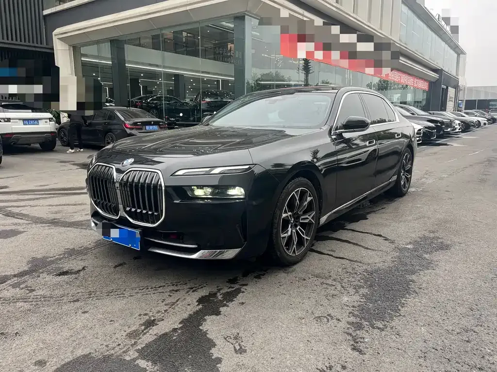 BMW 7 Series — фото 1