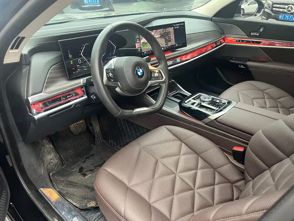 BMW 7 Series — фото 10