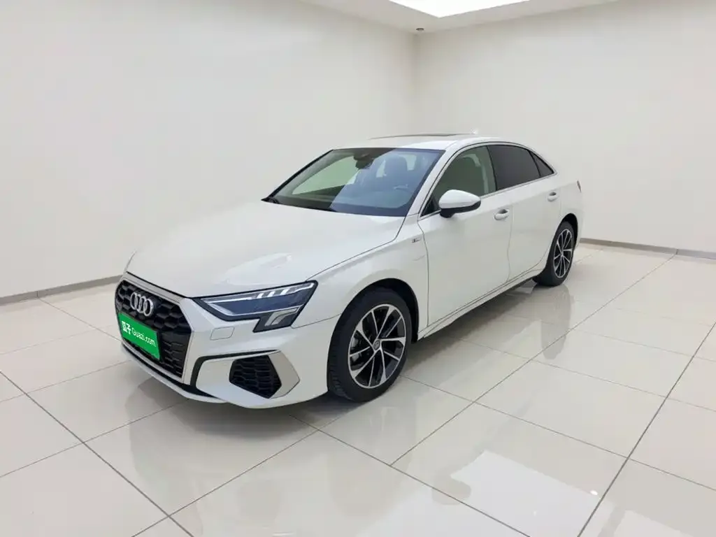 Audi A3 — фото 1