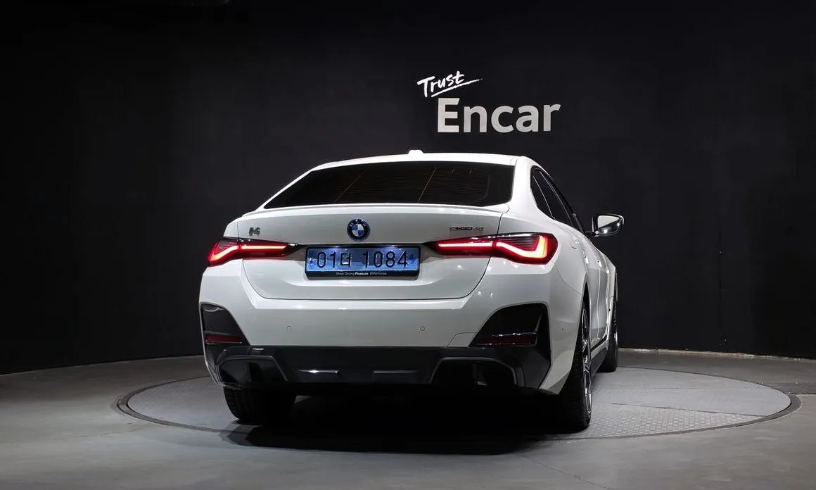 BMW i4 — фото 6