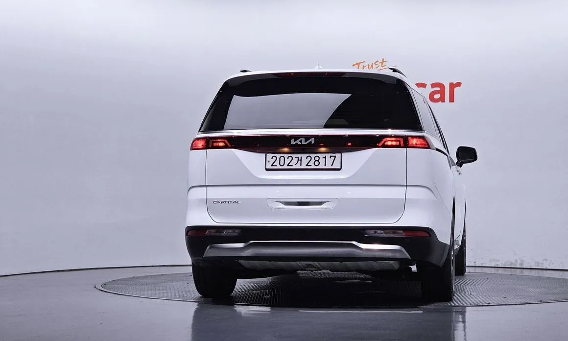 Kia Carnival — фото 10