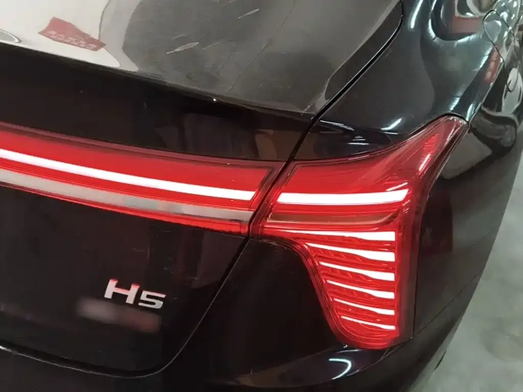 Hongqi H5 — фото 2
