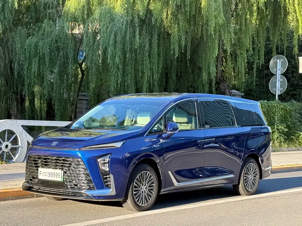 Buick GL8 Hybrid — фото 1