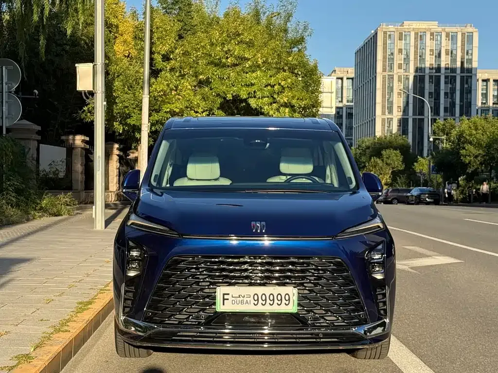 Buick GL8 Hybrid — фото 10