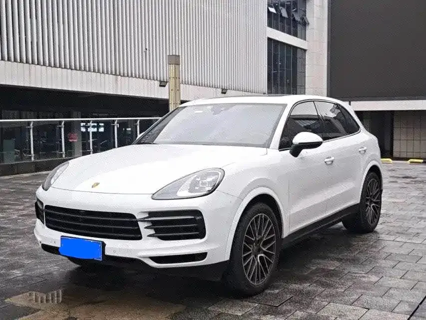 Porsche Cayenne — фото 1