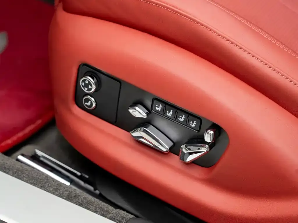 Bentley Flying Spur — фото 4