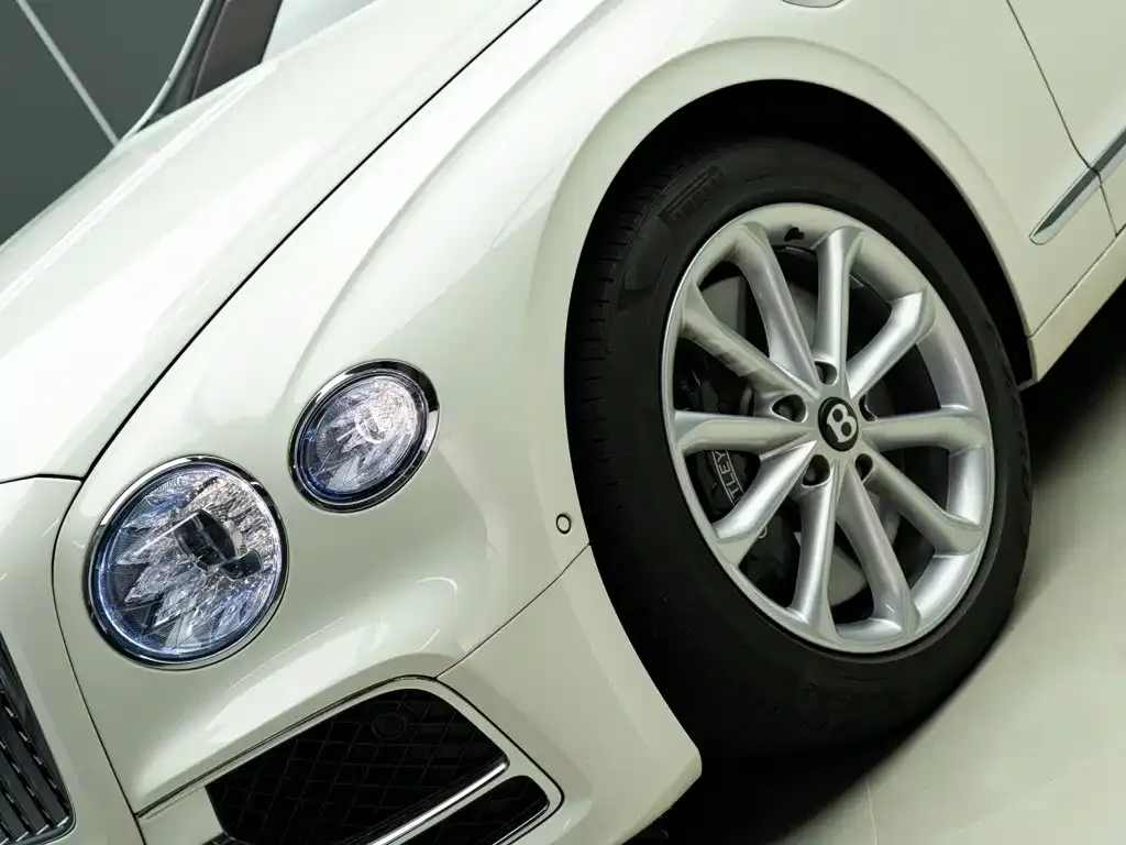 Bentley Flying Spur — фото 5