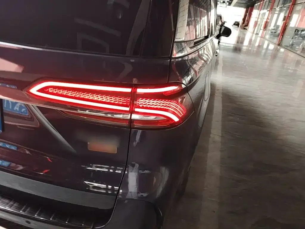 Roewe iMAX8 — фото 9