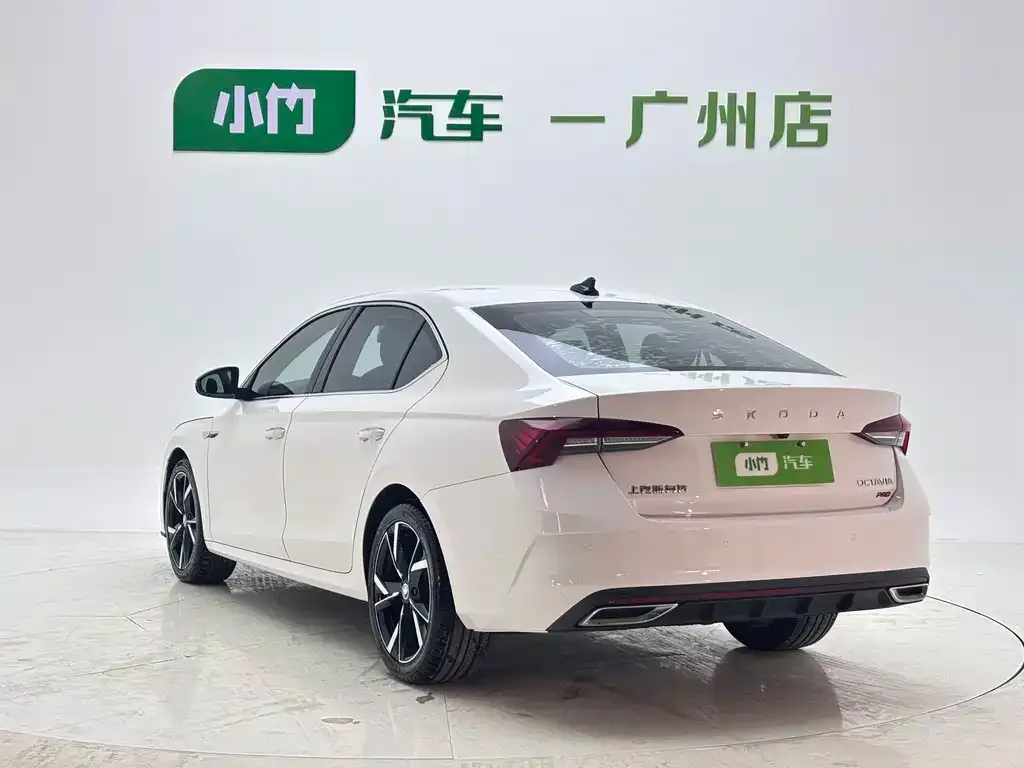 Skoda Octavia — фото 6