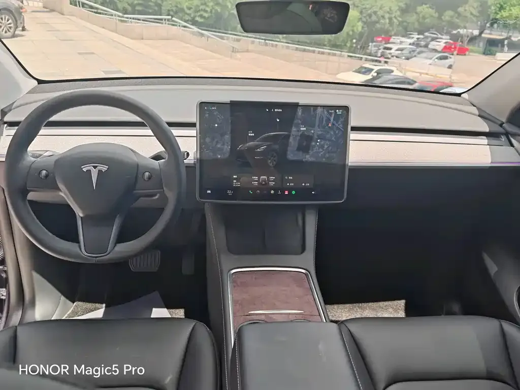 Tesla Model Y — фото 9