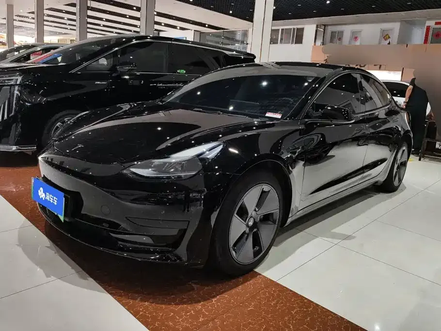 Tesla Model 3 — фото 1