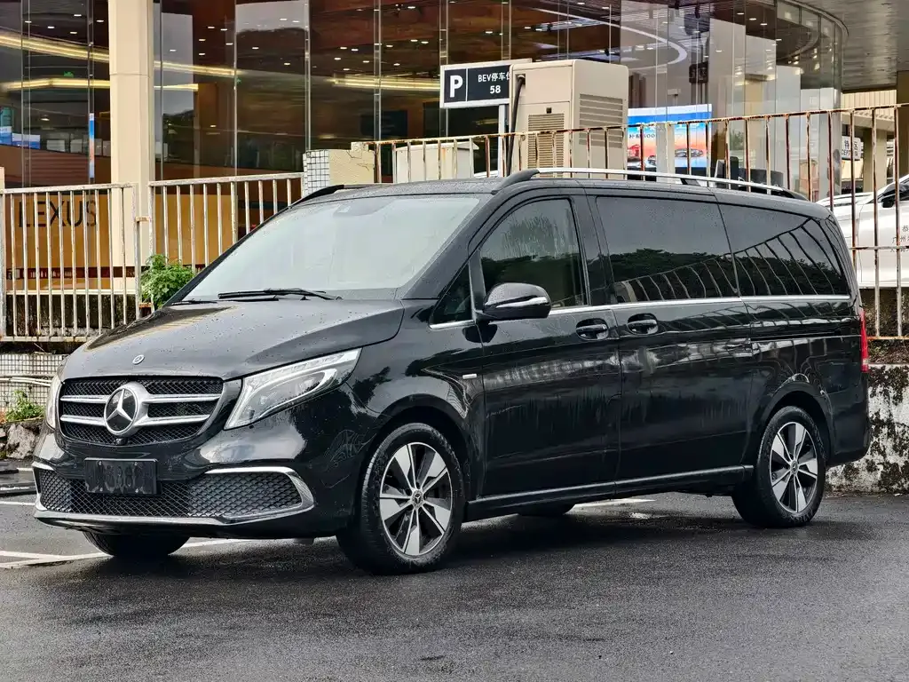 Mercedes-Benz V-Class — фото 1