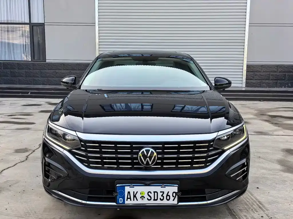 Volkswagen Passat — фото 1