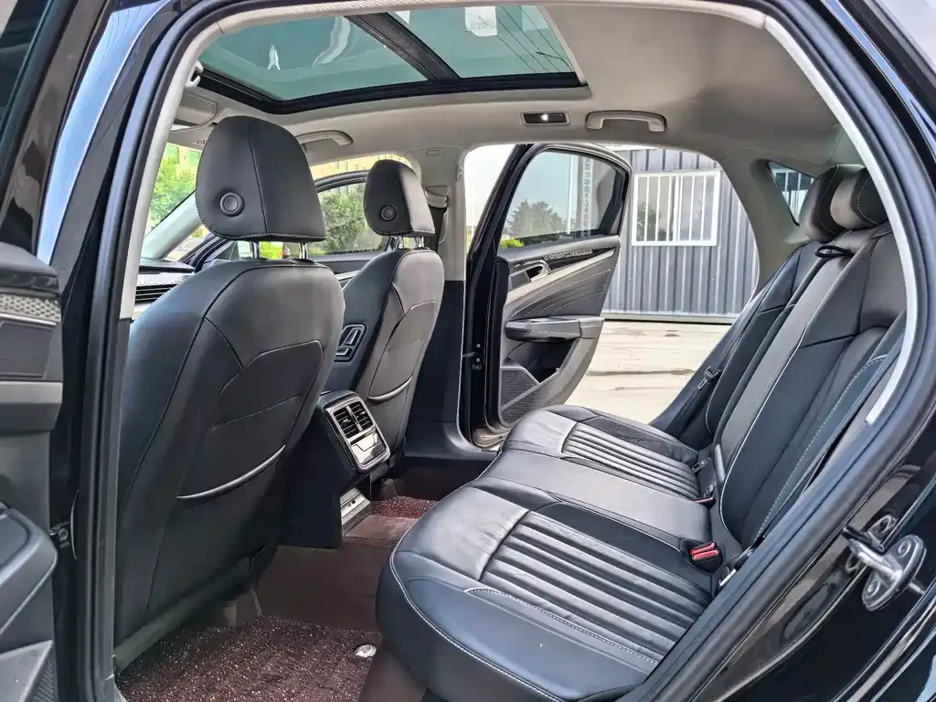 Volkswagen Passat — фото 10