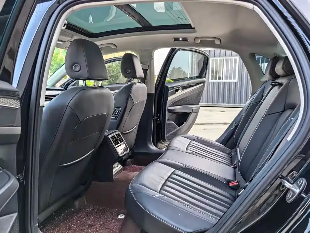 Volkswagen Passat — фото 4